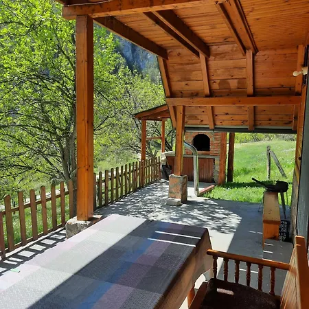 Vikendica Neven Holiday home *