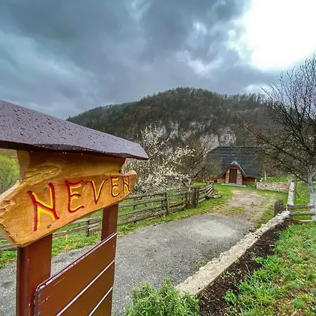 Vikendica Neven *