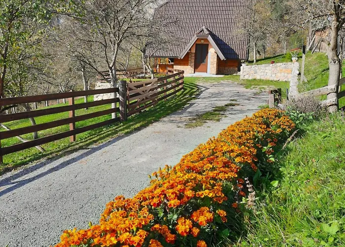 Vikendica Neven Holiday home *